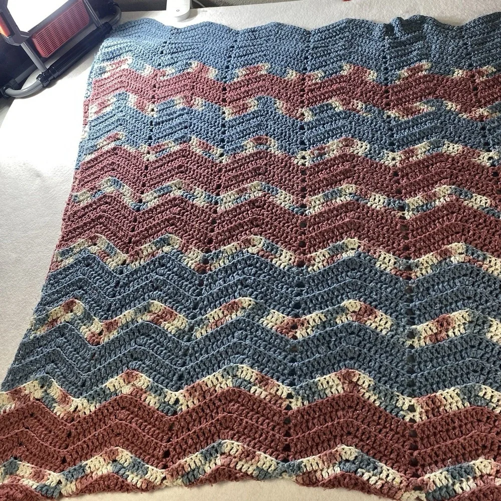 Vintage Handmade Crochet Afghan Throw Blanket Chevron Ripple 78x54 Multicolor